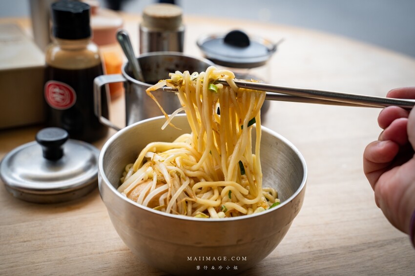 台北遼寧夜市美食！蓮德意麵必吃羊肉羹魷魚羹，捷運南京復興站美食推薦。