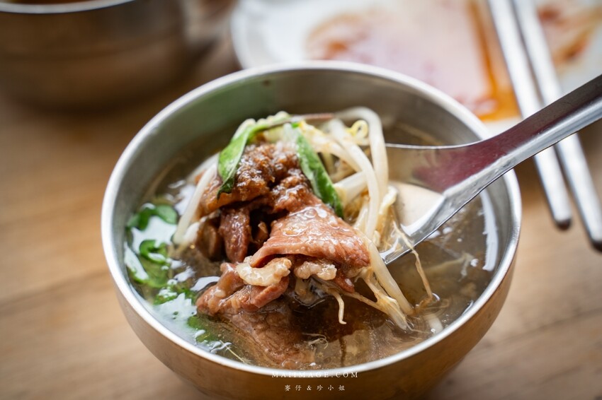 台北遼寧夜市美食！蓮德意麵必吃羊肉羹魷魚羹，捷運南京復興站美食推薦。