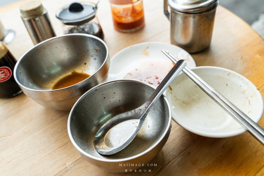 台北遼寧夜市美食！蓮德意麵必吃羊肉羹魷魚羹，捷運南京復興站美食推薦。