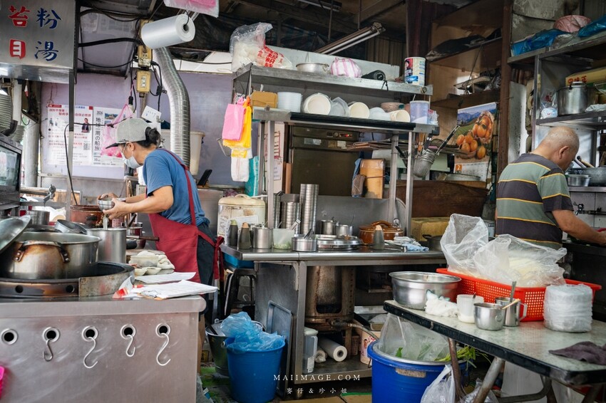 台北遼寧夜市美食！蓮德意麵必吃羊肉羹魷魚羹，捷運南京復興站美食推薦。