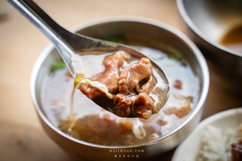 台北遼寧夜市美食！蓮德意麵必吃羊肉羹魷魚羹，捷運南京復興站美食推薦。