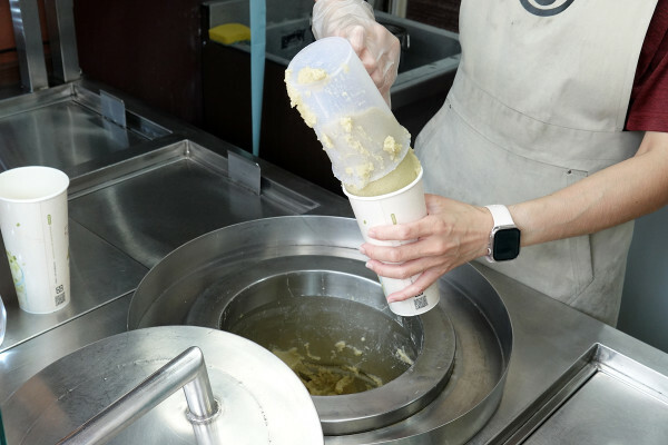 彰化縣鹿港鎮喝一口就懂為何說李珍心綠豆沙專門店是鹿港第一名，減糖、無添加李珍心綠豆沙根本是飲料界奇蹟