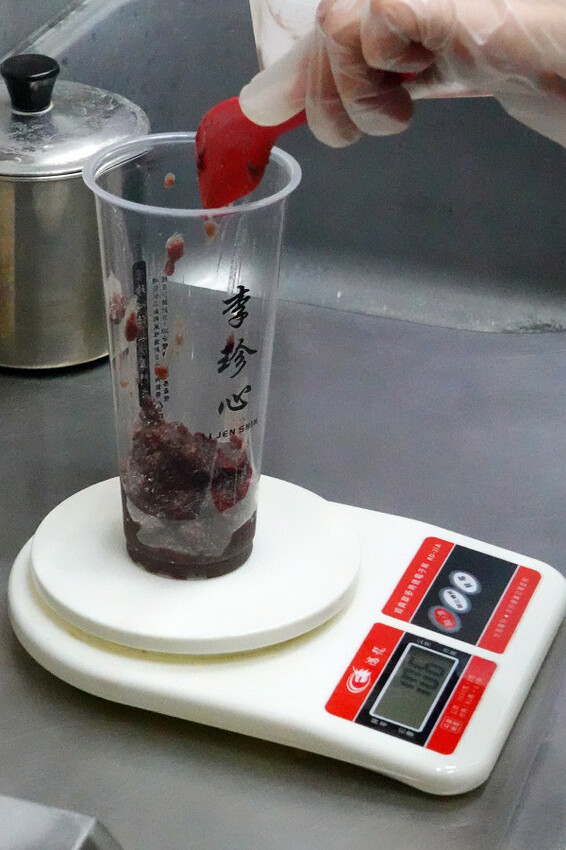 彰化縣鹿港鎮喝一口就懂為何說李珍心綠豆沙專門店是鹿港第一名，減糖、無添加李珍心綠豆沙根本是飲料界奇蹟