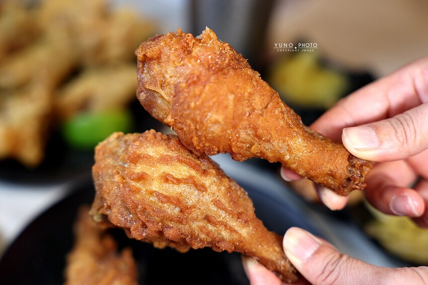 台中拉麵推薦！腩忍拉麵獨創霜淇淋吃法，小菜飲料無限續。