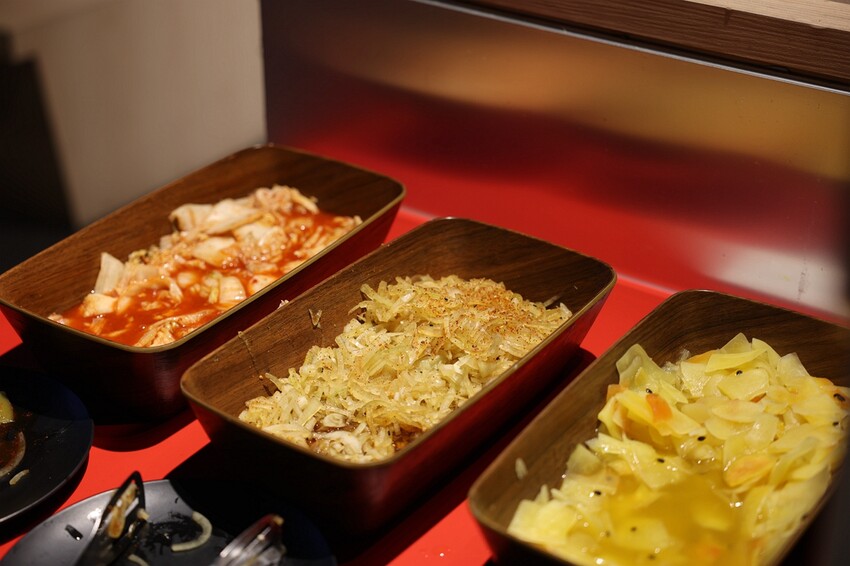 台中拉麵推薦！腩忍拉麵獨創霜淇淋吃法，小菜飲料無限續。