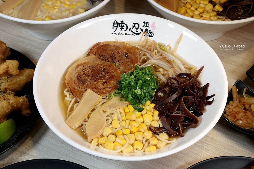 台中拉麵推薦！腩忍拉麵獨創霜淇淋吃法，小菜飲料無限續。