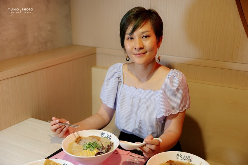 台中拉麵推薦！腩忍拉麵獨創霜淇淋吃法，小菜飲料無限續。