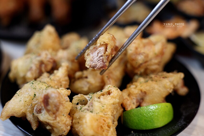 台中拉麵推薦！腩忍拉麵獨創霜淇淋吃法，小菜飲料無限續。