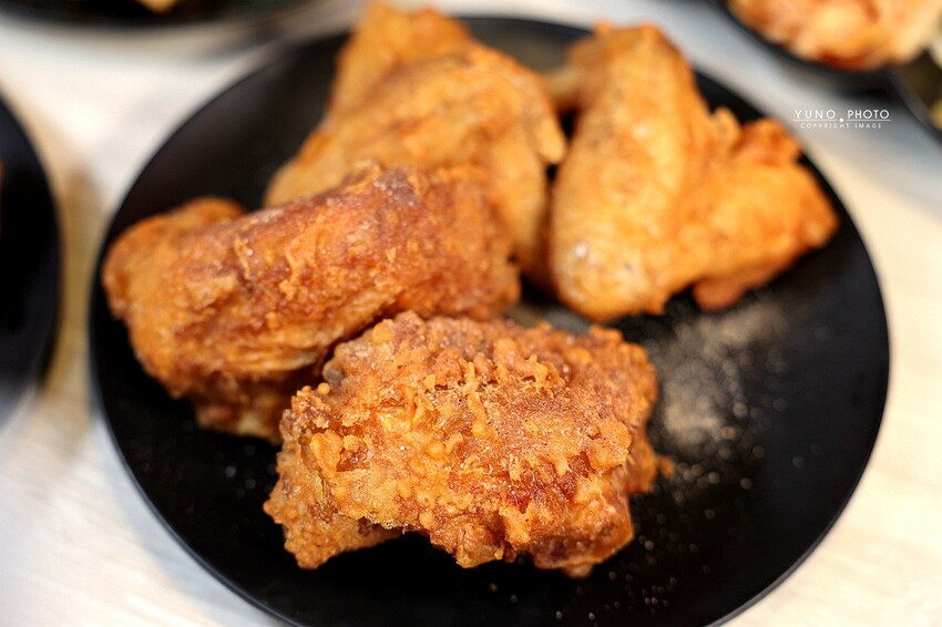 台中拉麵推薦！腩忍拉麵獨創霜淇淋吃法，小菜飲料無限續。