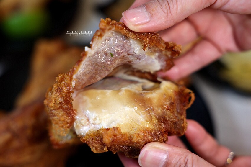 台中拉麵推薦！腩忍拉麵獨創霜淇淋吃法，小菜飲料無限續。