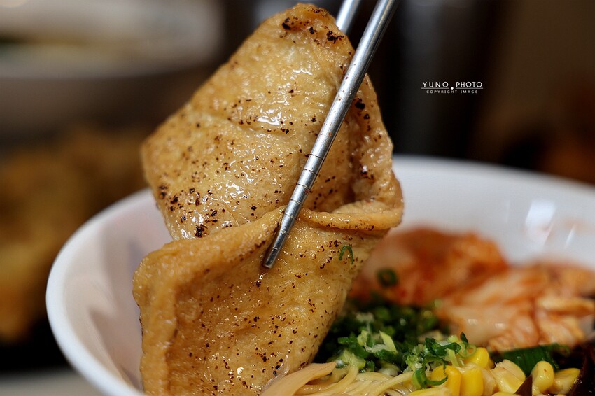 台中拉麵推薦！腩忍拉麵獨創霜淇淋吃法，小菜飲料無限續。