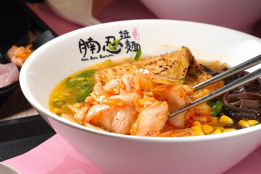 89元銅板價大胃王天堂!台中腩忍拉麵插旗愛買復興店 自助吧無