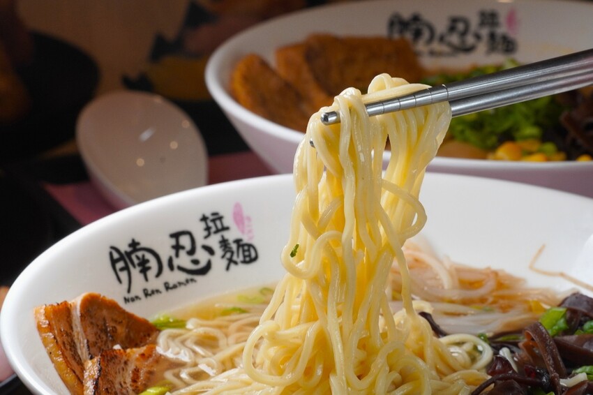 89元銅板價大胃王天堂!台中腩忍拉麵插旗愛買復興店 自助吧無