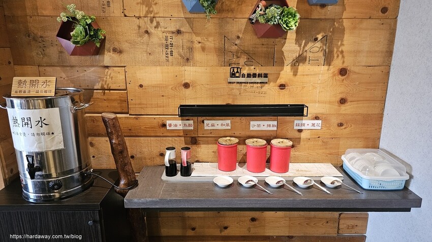 LA墨川四川樟茶烤鴨善化店自助區