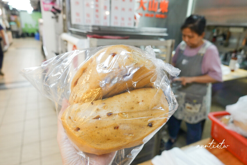 公館水源市場美食！大山東餅舖蔥肉包 桂圓雜糧饅頭，公館銅板美食推薦。