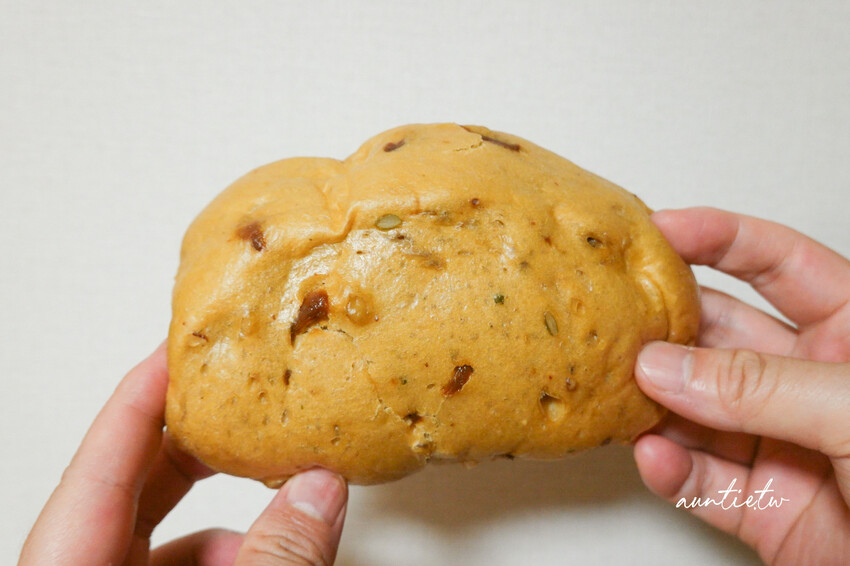 公館水源市場美食！大山東餅舖蔥肉包 桂圓雜糧饅頭，公館銅板美食推薦。