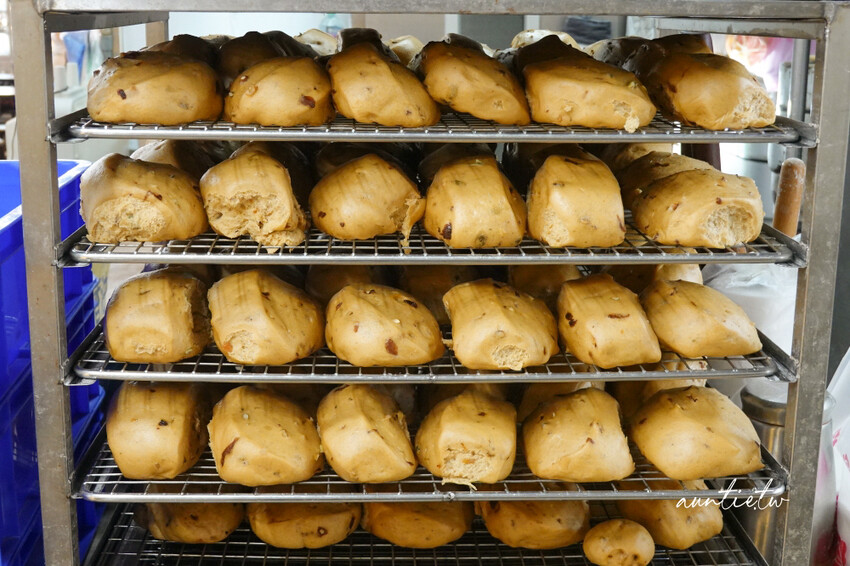 公館水源市場美食！大山東餅舖蔥肉包 桂圓雜糧饅頭，公館銅板美食推薦。