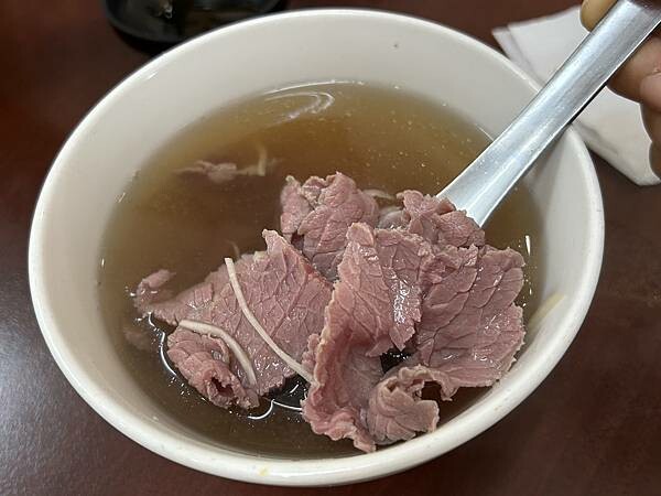 台南佳里必訪名店津旺牛肉湯，肉燥飯免費吃到飽，CP值超高