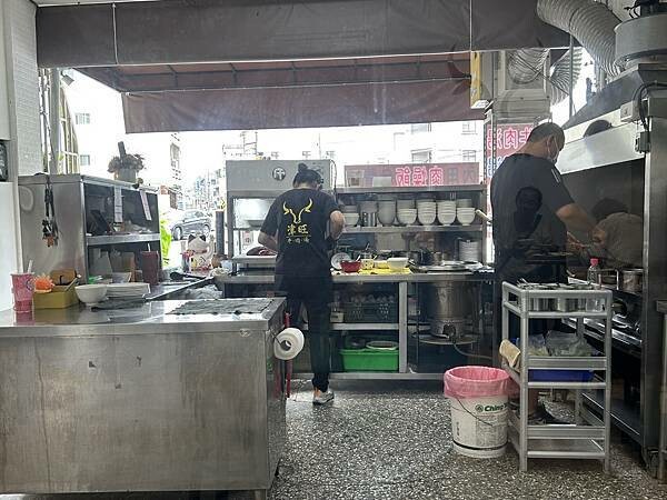 台南佳里必訪名店津旺牛肉湯，肉燥飯免費吃到飽，CP值超高