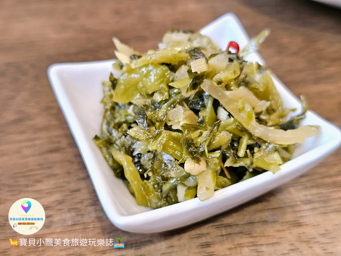 宜蘭羅東吾春牛肉麵，在地人激推，冰糖滷味配免費紅茶超值