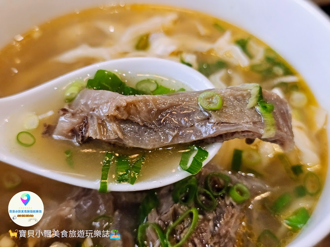 宜蘭羅東吾春牛肉麵，在地人激推，冰糖滷味配免費紅茶超值