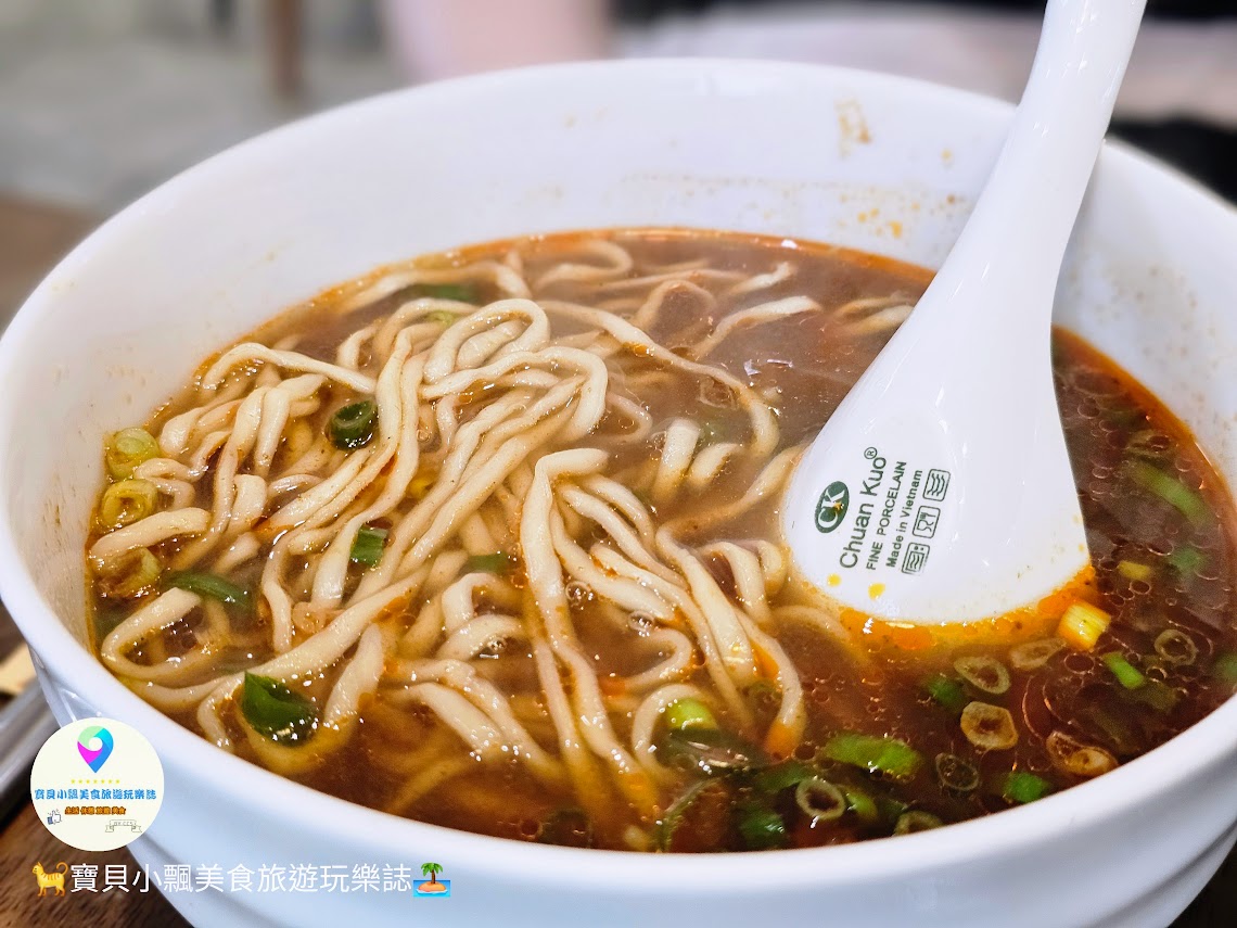 宜蘭羅東吾春牛肉麵，在地人激推，冰糖滷味配免費紅茶超值