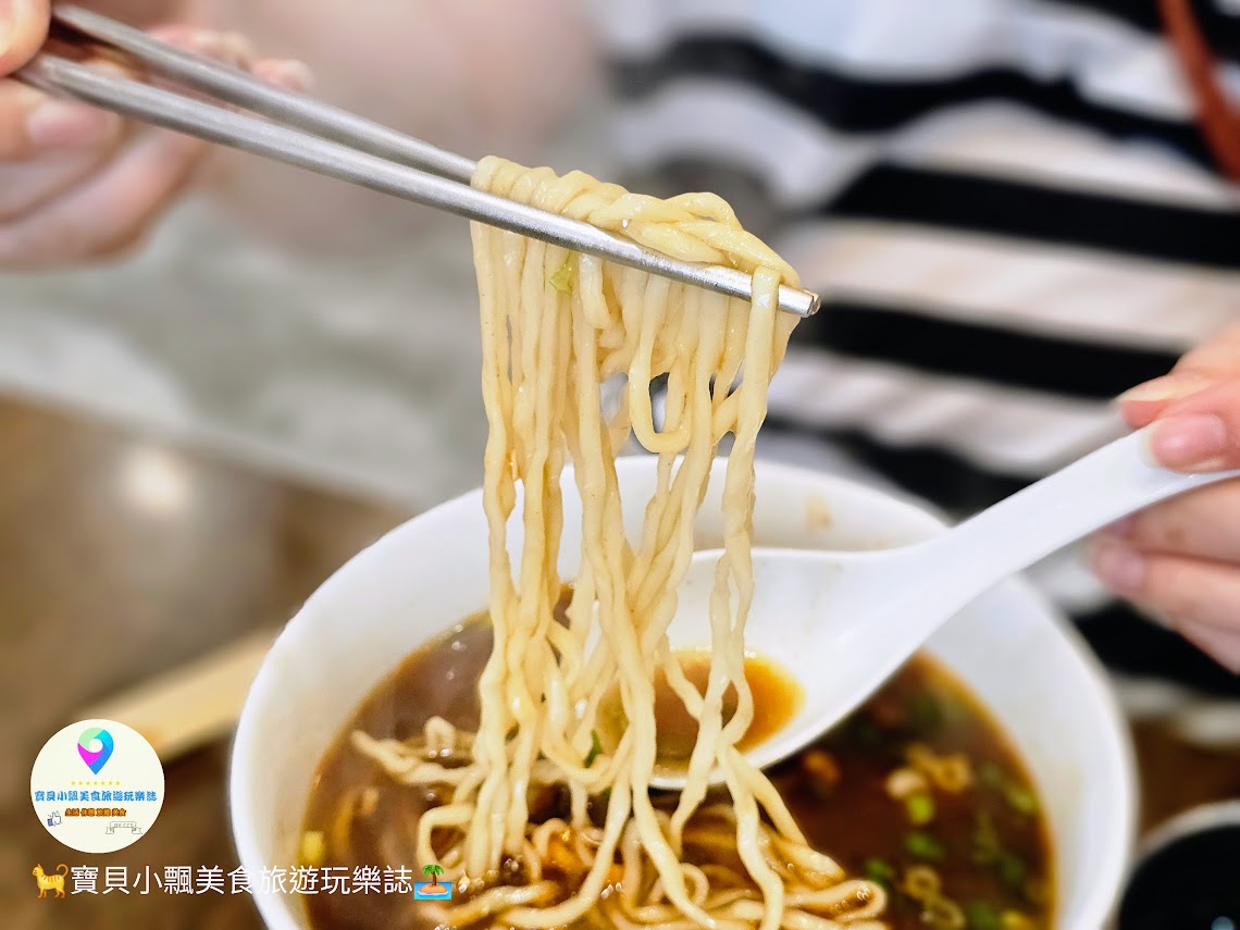 宜蘭羅東吾春牛肉麵，在地人激推，冰糖滷味配免費紅茶超值