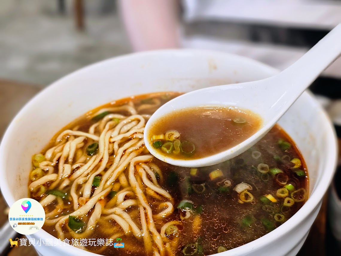 宜蘭羅東吾春牛肉麵，在地人激推，冰糖滷味配免費紅茶超值