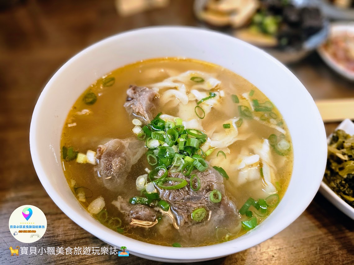 宜蘭羅東吾春牛肉麵，在地人激推，冰糖滷味配免費紅茶超值
