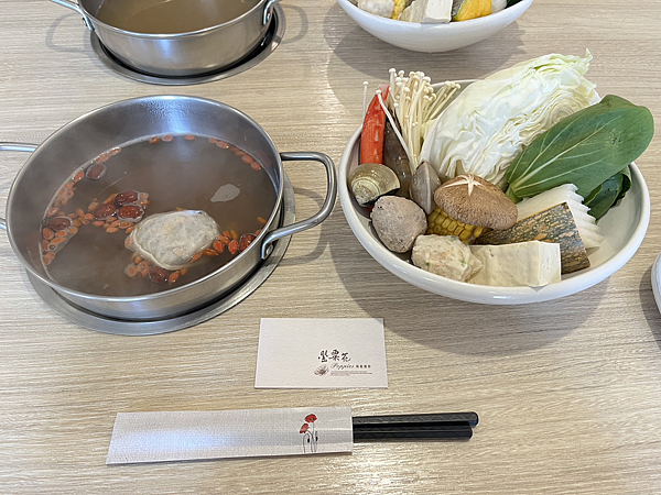 【基隆美食】海鮮新鮮澎湃份量多|高CP值鍋物|和牛海鮮鍋必點 【基隆美食】海鮮新鮮澎湃份量多|高CP值鍋物|和牛海鮮鍋必點