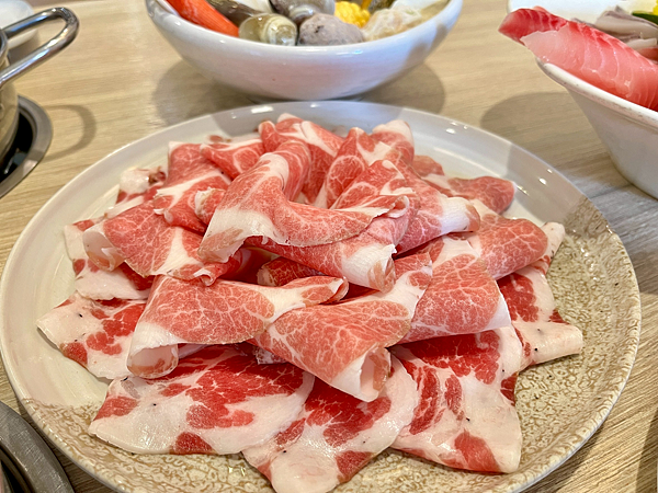 【基隆美食】海鮮新鮮澎湃份量多|高CP值鍋物|和牛海鮮鍋必點 【基隆美食】海鮮新鮮澎湃份量多|高CP值鍋物|和牛海鮮鍋必點