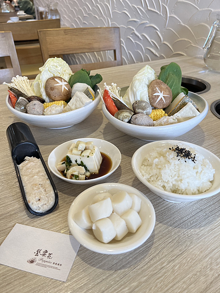 【基隆美食】海鮮新鮮澎湃份量多|高CP值鍋物|和牛海鮮鍋必點 【基隆美食】海鮮新鮮澎湃份量多|高CP值鍋物|和牛海鮮鍋必點