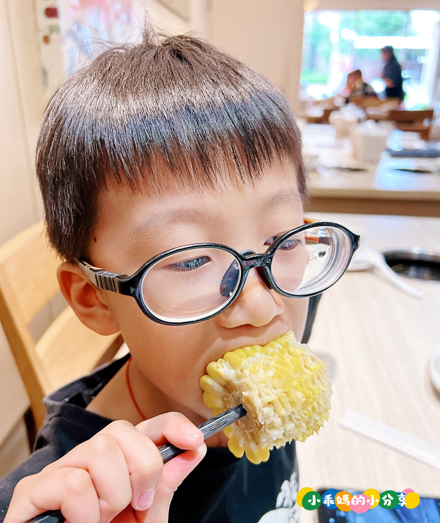 基隆火鍋推薦【罌粟花精緻鍋物】個人鍋也能這麼精緻?! 在地20年老字號,套餐式單人火鍋、湯頭多樣、飲品甜點超驚豔! – 小乖媽的小分享