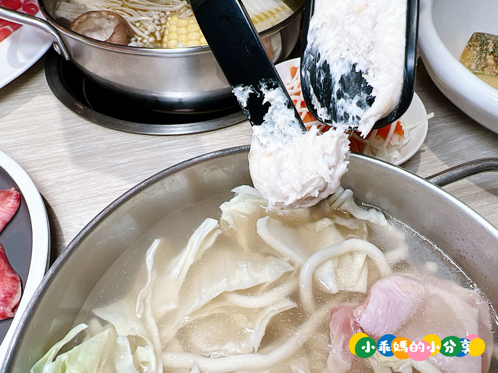 基隆火鍋推薦【罌粟花精緻鍋物】個人鍋也能這麼精緻?! 在地20年老字號,套餐式單人火鍋、湯頭多樣、飲品甜點超驚豔! – 小乖媽的小分享