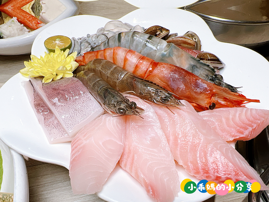 基隆火鍋推薦【罌粟花精緻鍋物】個人鍋也能這麼精緻?! 在地20年老字號,套餐式單人火鍋、湯頭多樣、飲品甜點超驚豔! – 小乖媽的小分享