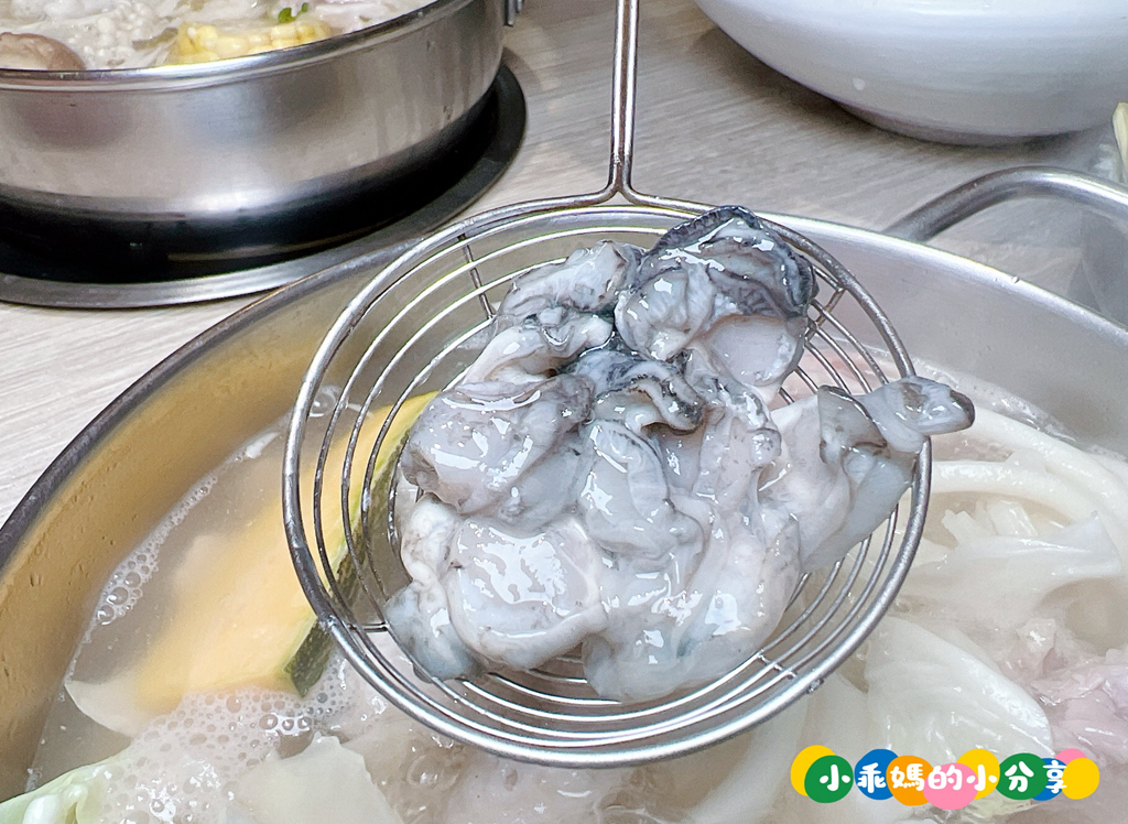 基隆火鍋推薦【罌粟花精緻鍋物】個人鍋也能這麼精緻?! 在地20年老字號,套餐式單人火鍋、湯頭多樣、飲品甜點超驚豔! – 小乖媽的小分享