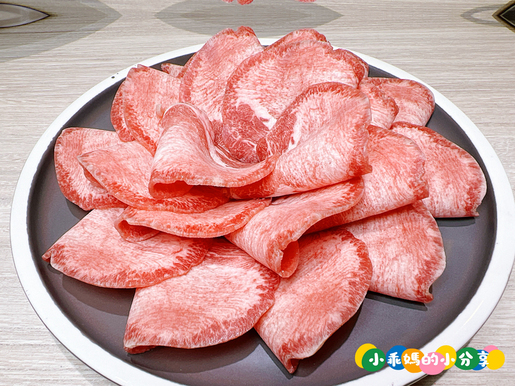 基隆火鍋推薦【罌粟花精緻鍋物】個人鍋也能這麼精緻?! 在地20年老字號,套餐式單人火鍋、湯頭多樣、飲品甜點超驚豔! – 小乖媽的小分享