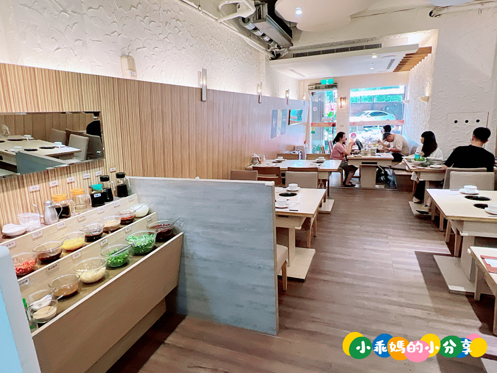 基隆火鍋推薦【罌粟花精緻鍋物】個人鍋也能這麼精緻?! 在地20年老字號,套餐式單人火鍋、湯頭多樣、飲品甜點超驚豔! – 小乖媽的小分享