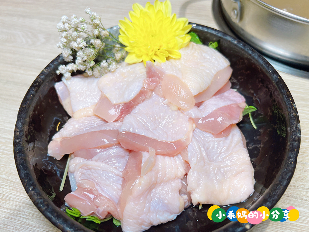 基隆火鍋推薦【罌粟花精緻鍋物】個人鍋也能這麼精緻?! 在地20年老字號,套餐式單人火鍋、湯頭多樣、飲品甜點超驚豔! – 小乖媽的小分享