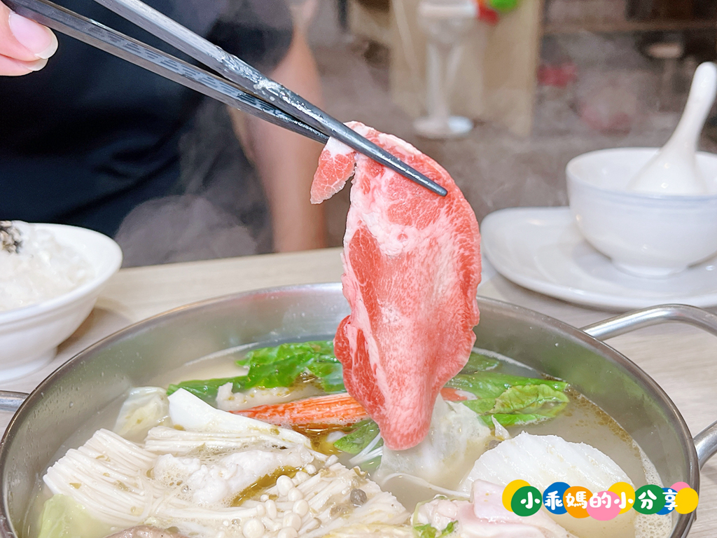 基隆火鍋推薦【罌粟花精緻鍋物】個人鍋也能這麼精緻?! 在地20年老字號,套餐式單人火鍋、湯頭多樣、飲品甜點超驚豔! – 小乖媽的小分享