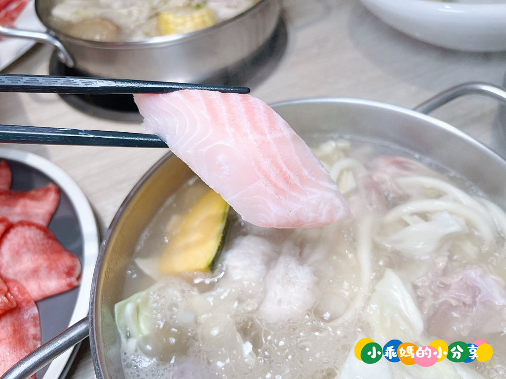 基隆火鍋推薦【罌粟花精緻鍋物】個人鍋也能這麼精緻?! 在地20年老字號,套餐式單人火鍋、湯頭多樣、飲品甜點超驚豔! – 小乖媽的小分享