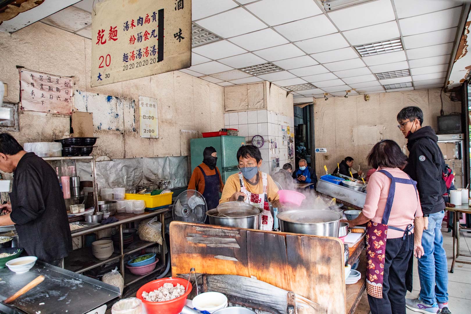 隱藏版銅板美食！台南大溝乾麵月底救星乾麵、餛飩湯，20元均一價不漲價。