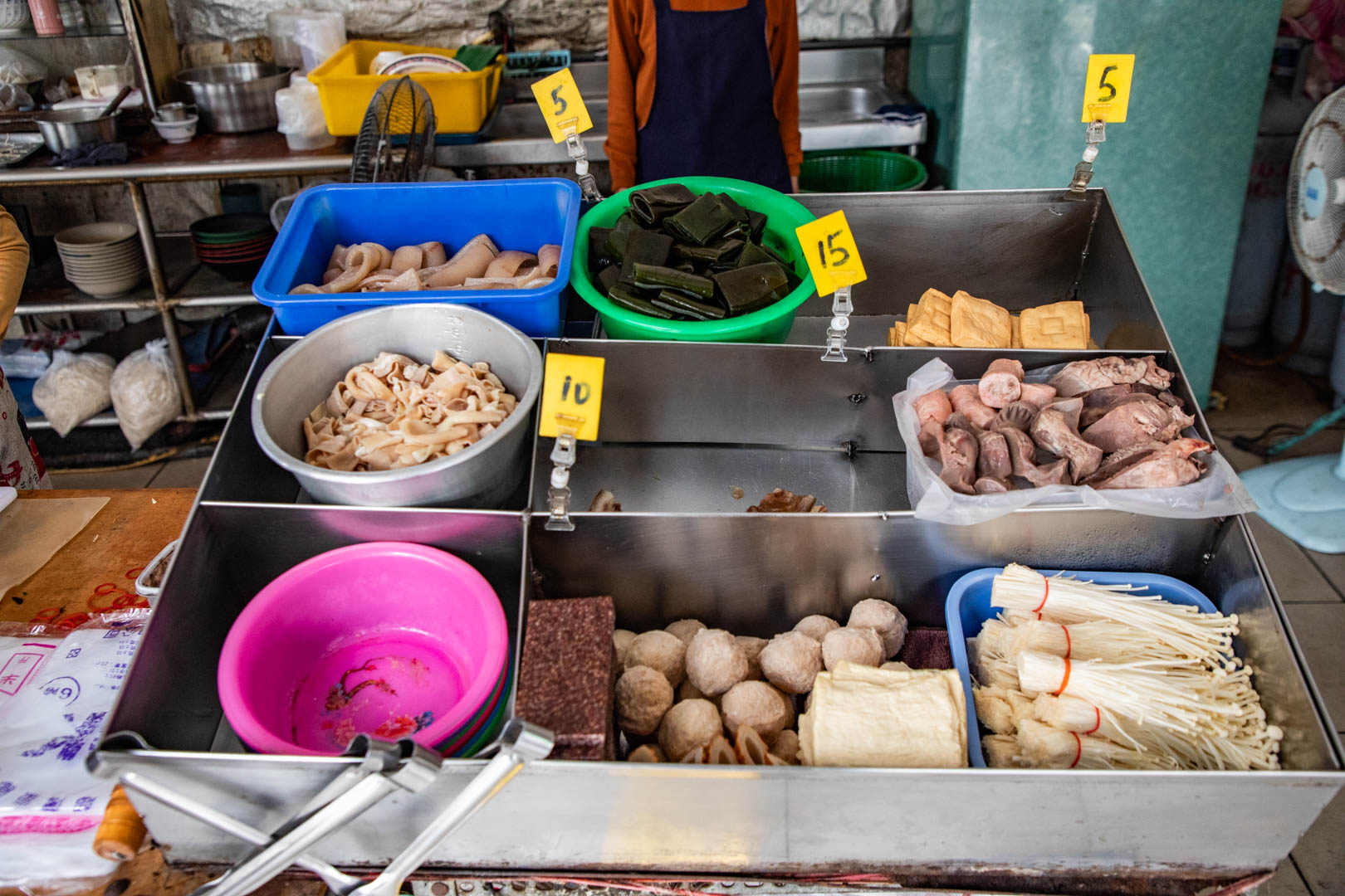 隱藏版銅板美食！台南大溝乾麵月底救星乾麵、餛飩湯，20元均一價不漲價。