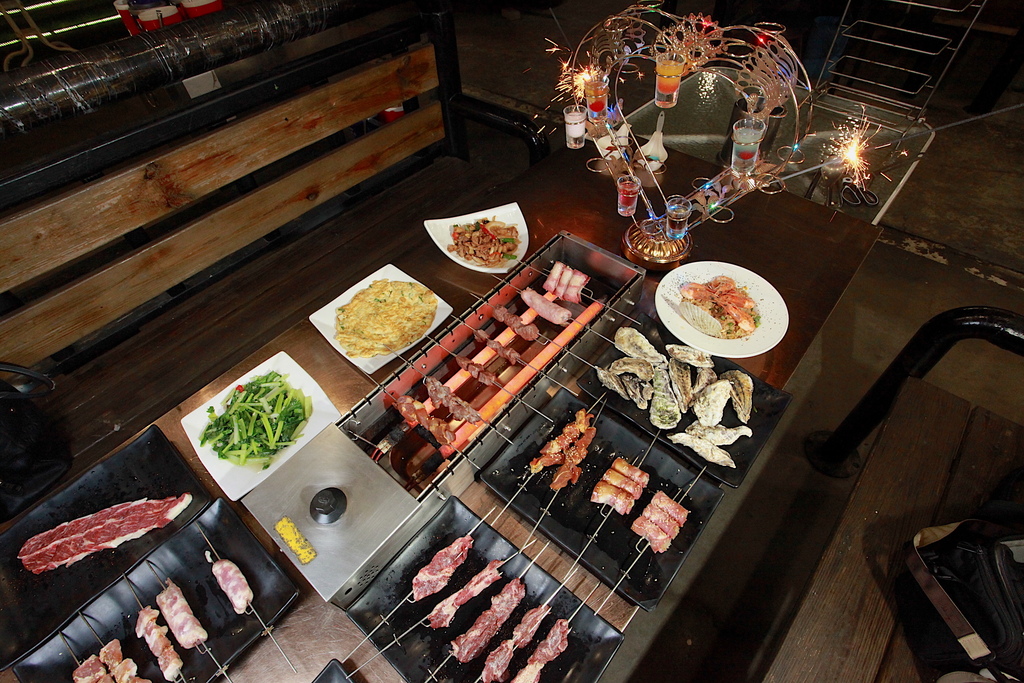 請上桌 戶外海景海鮮燒烤餐廳 請上桌 戶外海景海鮮燒烤餐廳