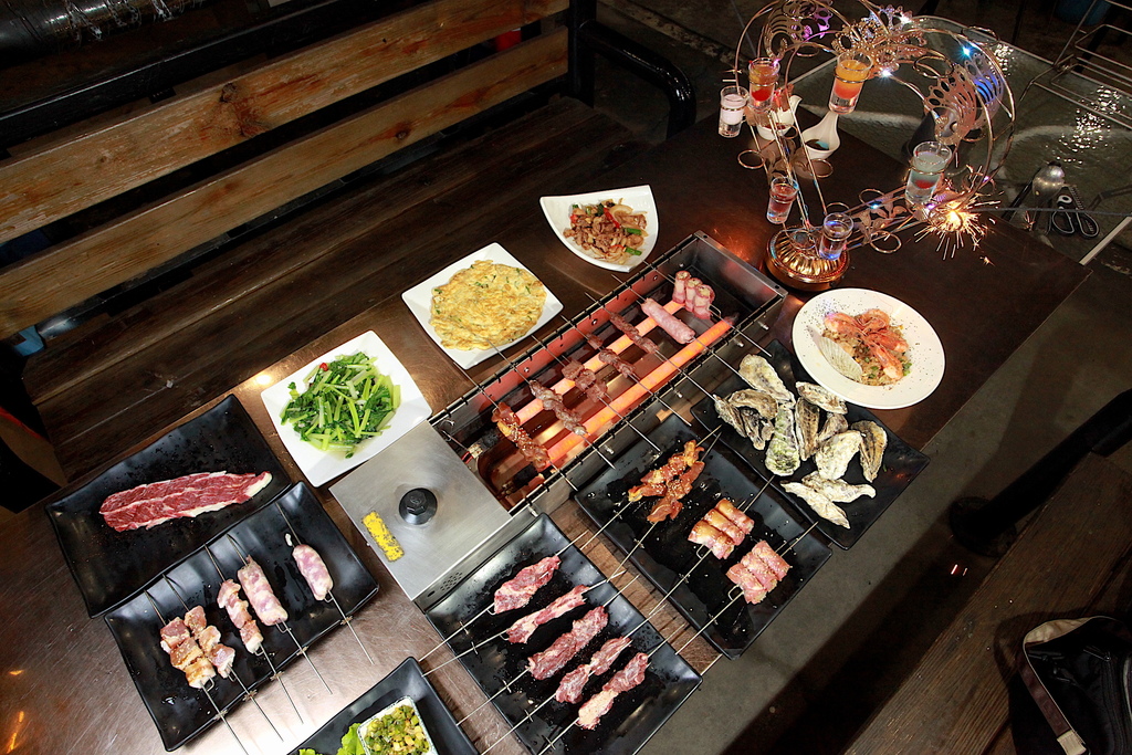 請上桌 戶外海景海鮮燒烤餐廳 請上桌 戶外海景海鮮燒烤餐廳