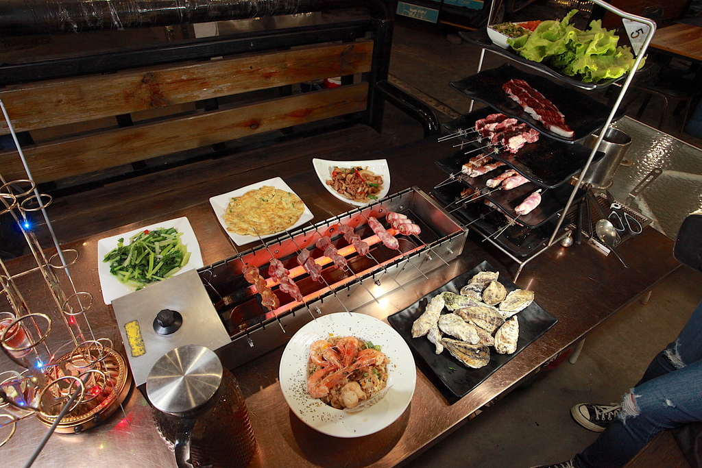 請上桌 戶外海景海鮮燒烤餐廳 請上桌 戶外海景海鮮燒烤餐廳