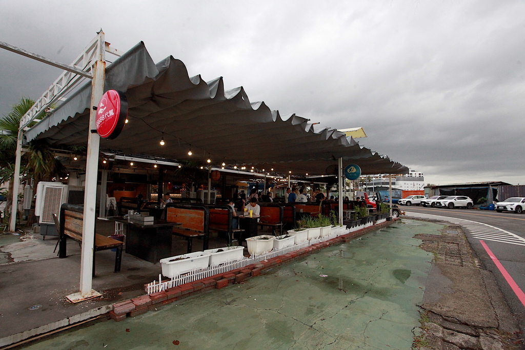 請上桌 戶外海景海鮮燒烤餐廳 請上桌 戶外海景海鮮燒烤餐廳