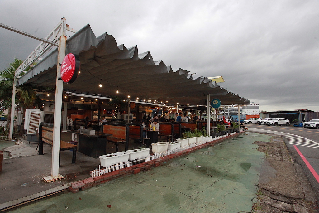 請上桌 戶外海景海鮮燒烤餐廳 請上桌 戶外海景海鮮燒烤餐廳