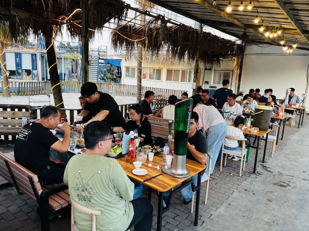 請上桌 戶外海景海鮮燒烤餐廳 請上桌 戶外海景海鮮燒烤餐廳