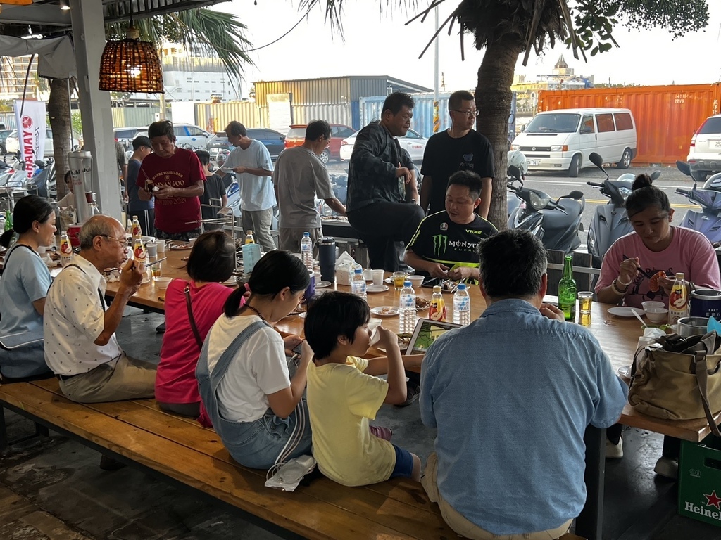 請上桌 戶外海景海鮮燒烤餐廳 請上桌 戶外海景海鮮燒烤餐廳